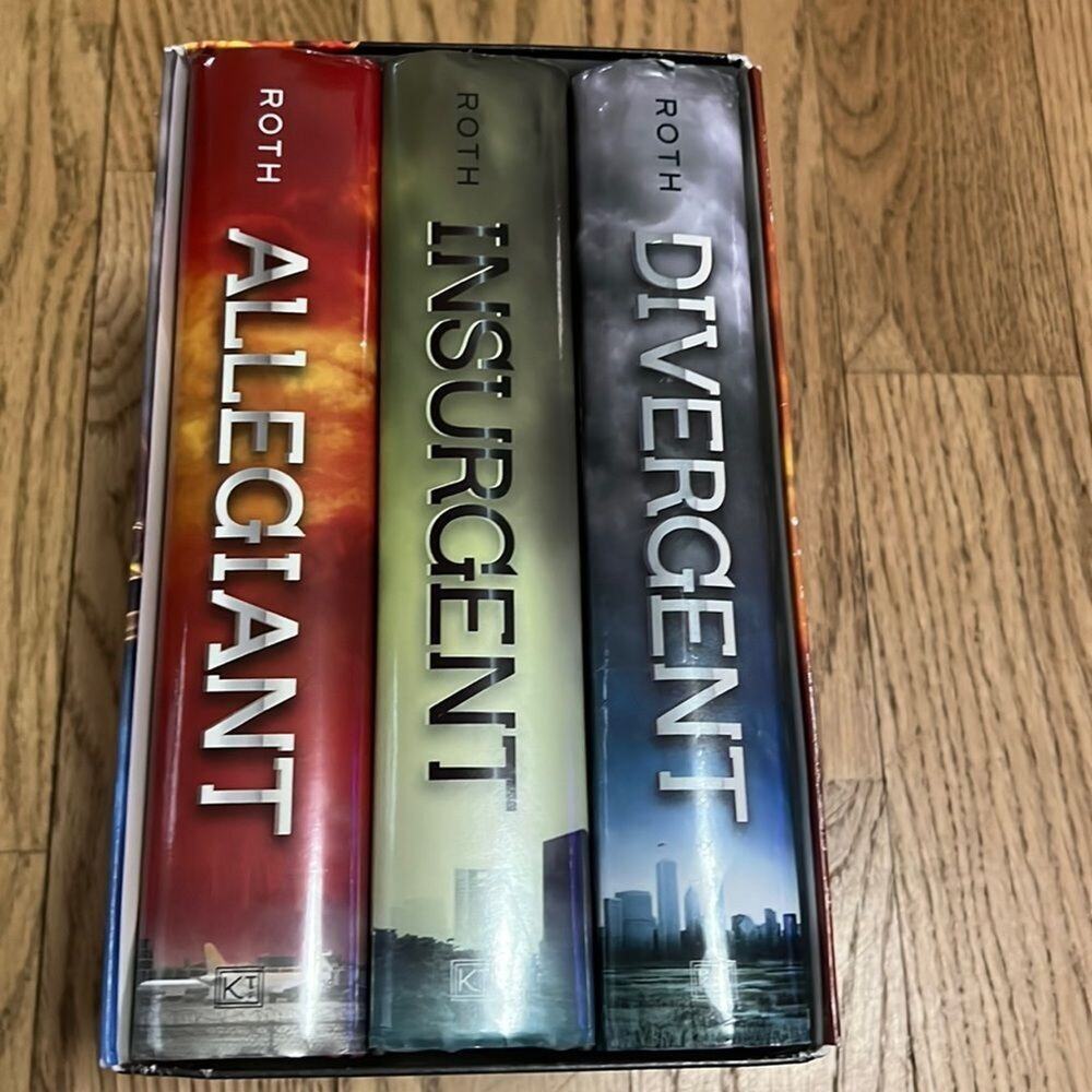 DIVERGENT SERIES‎ 4 BOOKS PAPER BACK SET BY VERONICA ROTH